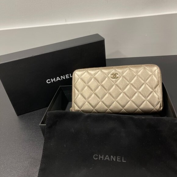 Chanel Metallic Lambskin Quilted Large Gusset Zip Around Wallet Gold (138728) - Picture 1 of 8